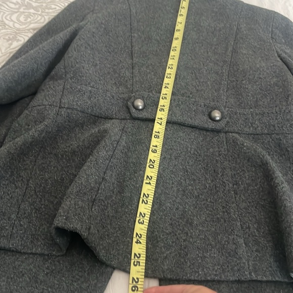 Warm peacoat from H&M, size 4, 60%wool, 40% viscose - Picture 9 of 9